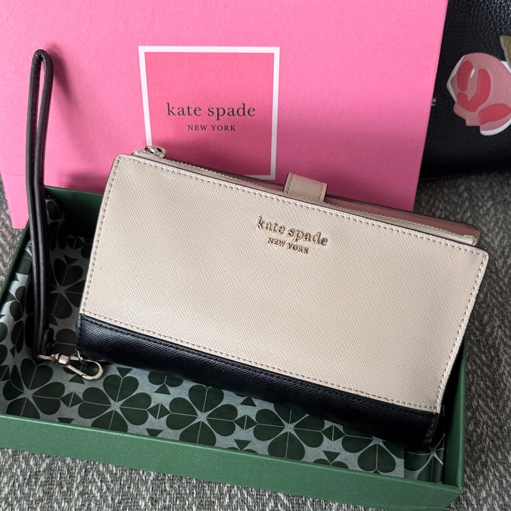 Kate Spade Two-Tone Black and Cream Wristlet